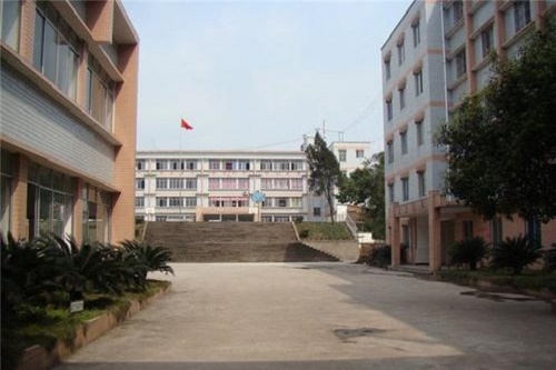 重慶財經(jīng)職業(yè)學院五年制大專2021年學費多少錢