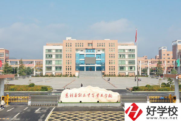 慈利縣職業(yè)中等專業(yè)學(xué)校的師資力量怎么樣？