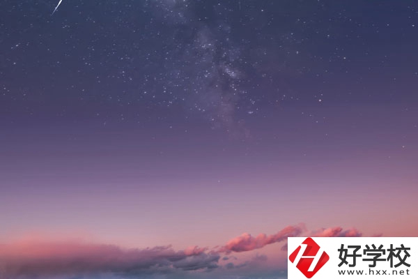 湖南經(jīng)貿(mào)職業(yè)中專學(xué)校有哪些特色專業(yè)？