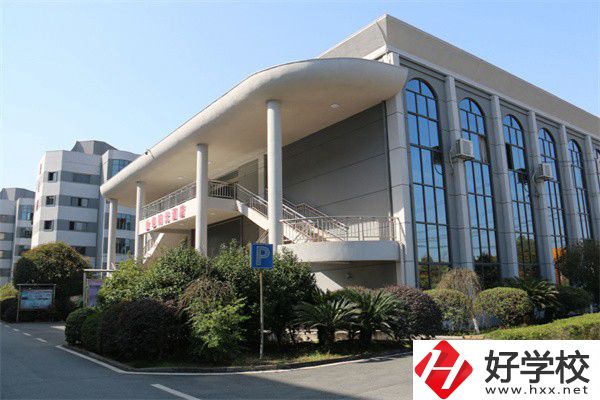 湖南有特色專業(yè)的中專有哪幾所？特色在哪里？