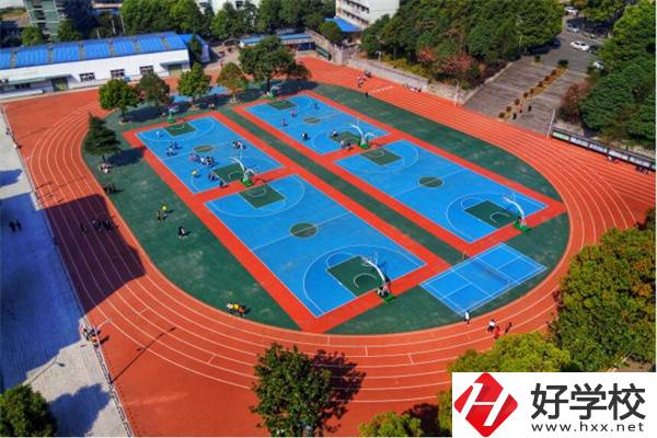 湘西吉首市的中專學(xué)校怎么樣？一年學(xué)費(fèi)多少？