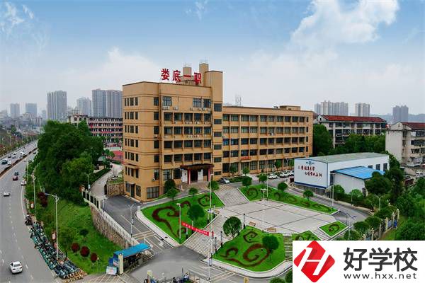 婁底有什么管理嚴(yán)格的職校？為什么要選這類學(xué)校？