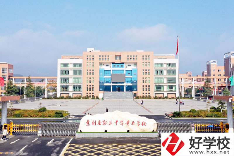 在慈利縣職業(yè)中等專業(yè)學校學導游專業(yè)怎么樣？