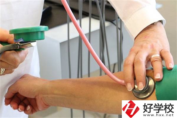 郴州有開設(shè)護(hù)理專業(yè)的中職嗎？哪些專業(yè)開設(shè)較多？
