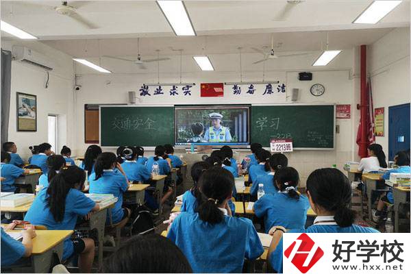 湖南八年級(jí)畢業(yè)能上中專嗎？要看哪些成績(jī)？
