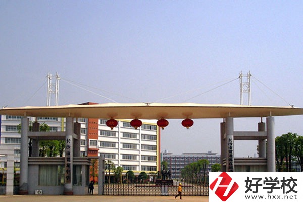 長沙市賀龍體育運動學校推薦去嗎？學校好不好？