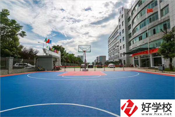 湘潭財(cái)經(jīng)職業(yè)技術(shù)學(xué)校是公辦的嗎？有什么特色？