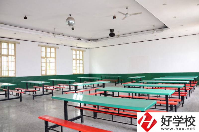衡陽(yáng)計(jì)算機(jī)學(xué)校怎么樣？有些什么專業(yè)？
