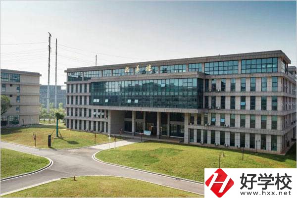 初中畢業(yè)在株洲有什么中專(zhuān)可以讀？學(xué)費(fèi)貴嗎？