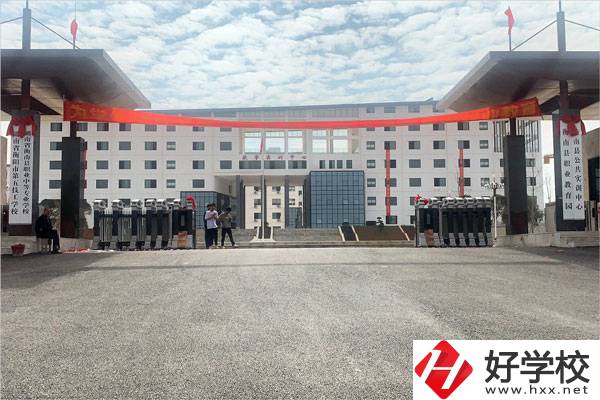 想在衡陽學(xué)計(jì)算機(jī)平面設(shè)計(jì)專業(yè)，這所學(xué)校你一定要看！