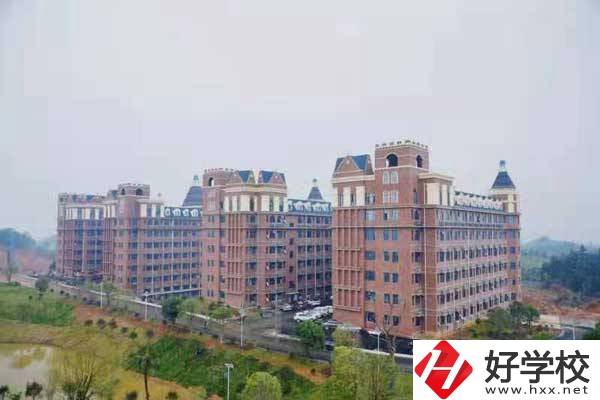 長沙市拔萃中等職業(yè)學校地址在哪？有哪些來校路線？