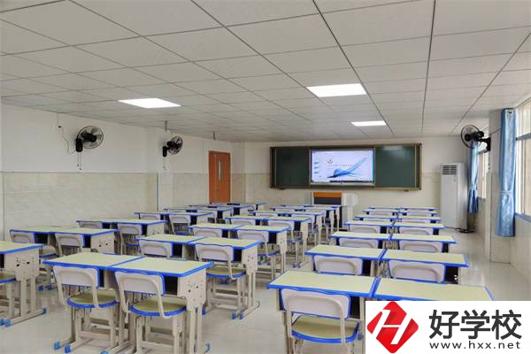九嶷工業(yè)學(xué)校是私立的嗎？學(xué)費(fèi)要多少一年？
