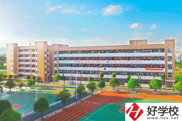 武岡市職業(yè)中專學(xué)校運(yùn)動(dòng)場