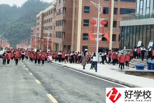 安化縣職業(yè)中專開設(shè)了哪些特色專業(yè)？