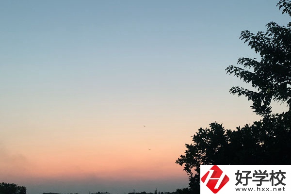 湖南有可以學(xué)口腔醫(yī)學(xué)的中專學(xué)校嗎？要求有哪些？
