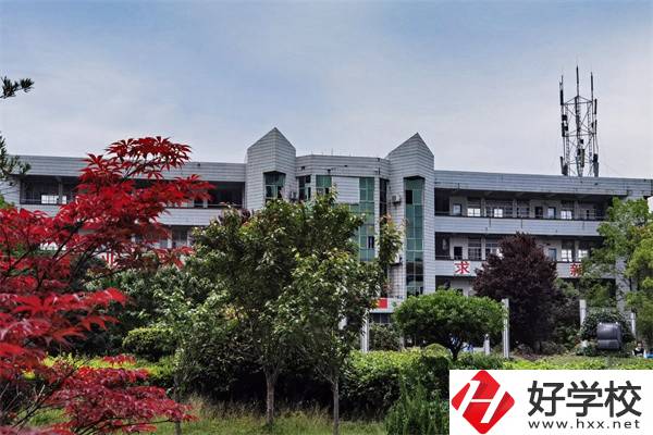 在懷化想學(xué)美術(shù)可以去什么中職？開(kāi)設(shè)有什么專業(yè)？