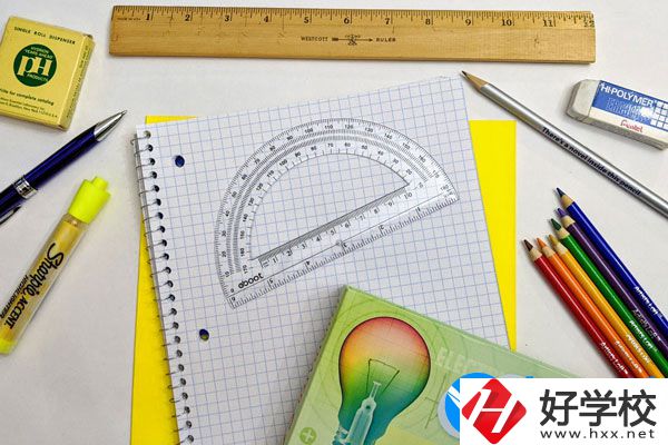 湘潭交通職業(yè)學(xué)校學(xué)費(fèi)貴不貴，宿舍怎么樣？