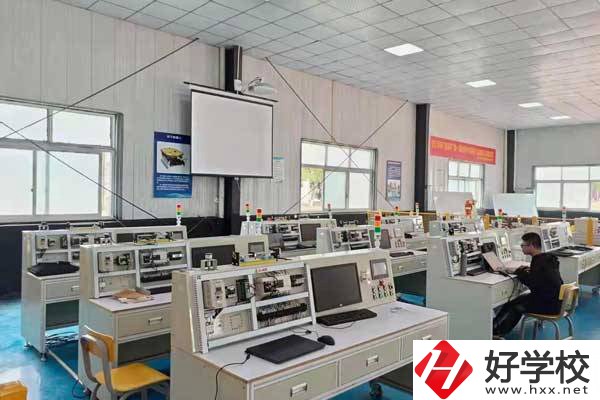 株洲人工智能職業(yè)技術(shù)學(xué)校有哪些辦學(xué)優(yōu)勢？