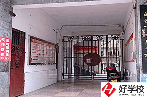 漣源市藝術(shù)學(xué)校是公辦還是民辦？學(xué)費(fèi)貴不貴？