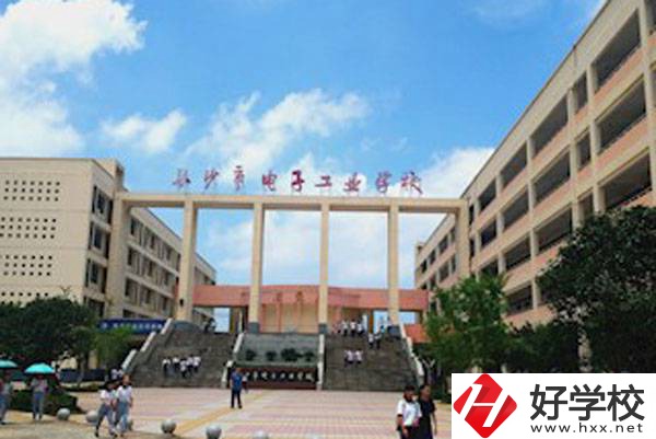 長沙市電子工業(yè)學校開設了哪些熱門專業(yè)？