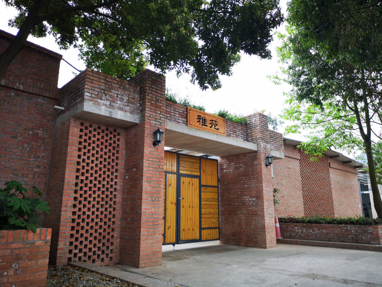 成都經濟技術開發(fā)區(qū)職業(yè)技術學校開設了什么專業(yè)？