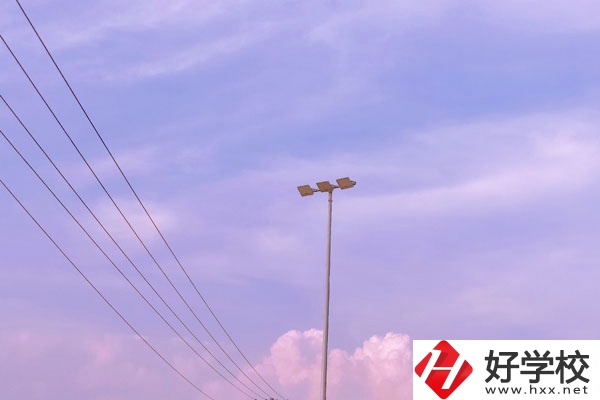 婁底市工貿(mào)職業(yè)中專學校怎么樣？