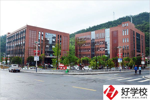 安化縣職業(yè)中專學(xué)校資助體系怎么樣？學(xué)校建設(shè)怎么樣？