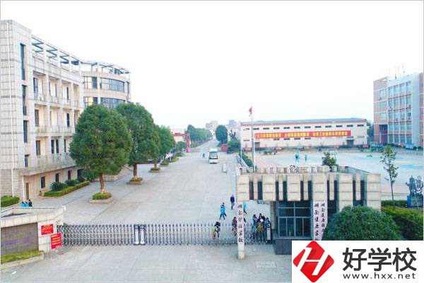 長(zhǎng)沙哪個(gè)技?？梢詫W(xué)服裝設(shè)計(jì)與制作專業(yè)？