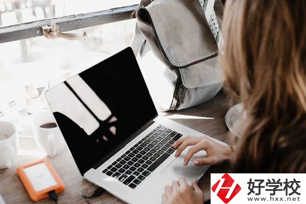 懷化市商貿(mào)經(jīng)濟(jì)管理學(xué)校好不好？宿舍怎么樣？