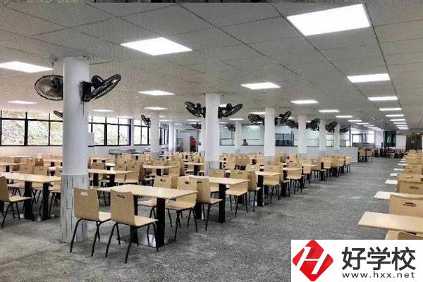 長沙市湘華中等職業(yè)學(xué)校收費標準怎么樣？