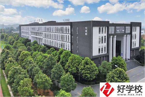 湘潭吉利職校是公辦的還是民辦的？