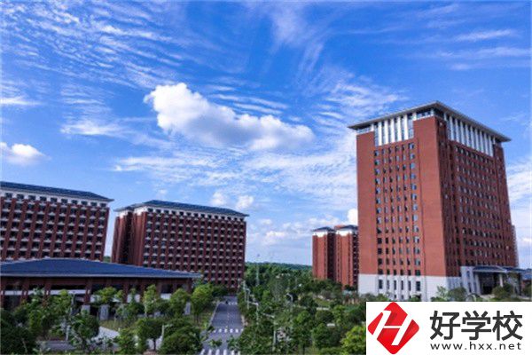 長沙音樂表演專業(yè)比較好的中職有哪些？學(xué)費(fèi)貴嗎？