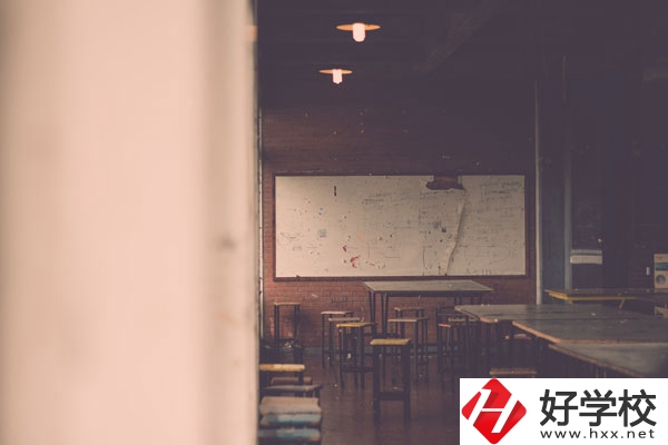 懷化市商貿(mào)經(jīng)濟(jì)管理學(xué)校好不好？宿舍怎么樣？