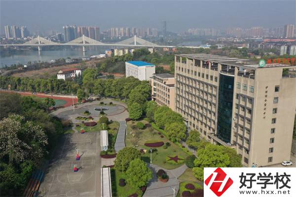 在衡陽學(xué)護(hù)理有職校推薦嗎？護(hù)理專業(yè)好就業(yè)嗎？