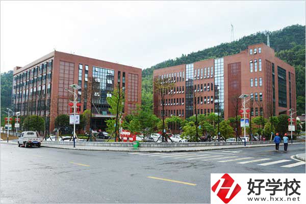 安化縣職業(yè)中專學校有哪些重點專業(yè)可以學習？