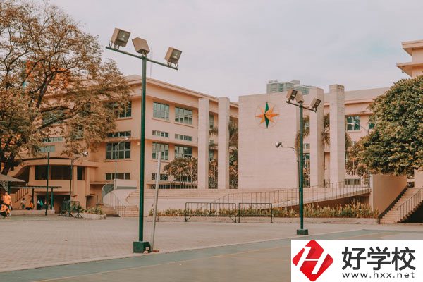 湖南懷化商業(yè)學(xué)校環(huán)境好不好？宿舍怎么樣？