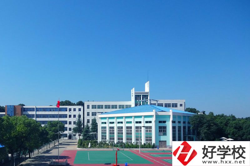 岳陽(yáng)中岳經(jīng)貿(mào)職業(yè)技術(shù)學(xué)校教學(xué)樓