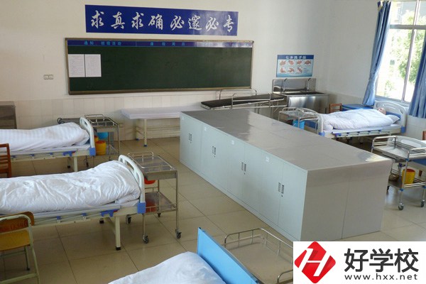 長沙博雅衛(wèi)生中等專業(yè)學校實訓室