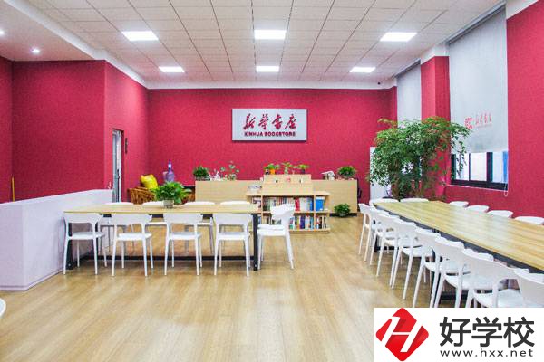 湖南工業(yè)貿(mào)易學(xué)校有哪些熱門(mén)專(zhuān)業(yè)，師資力量如何？