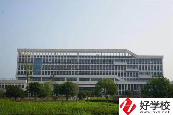 益陽職業(yè)技術(shù)學(xué)院招收初中生嗎？辦學(xué)怎么樣？