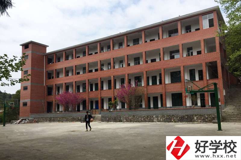 湖南湘西涉外經(jīng)濟(jì)職業(yè)學(xué)校收費貴不貴？值得報考嗎？