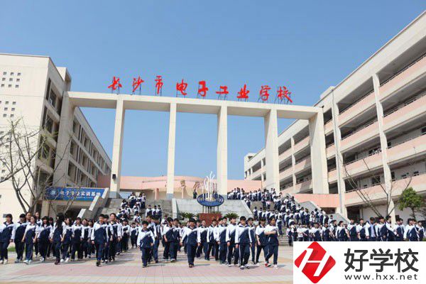 長沙市電子工業(yè)學(xué)校師資怎么樣？有哪些優(yōu)秀教師？