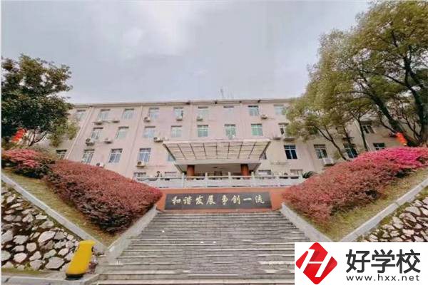 長(zhǎng)沙有哪些中專接收轉(zhuǎn)學(xué)生？轉(zhuǎn)學(xué)后可以換專業(yè)嗎？