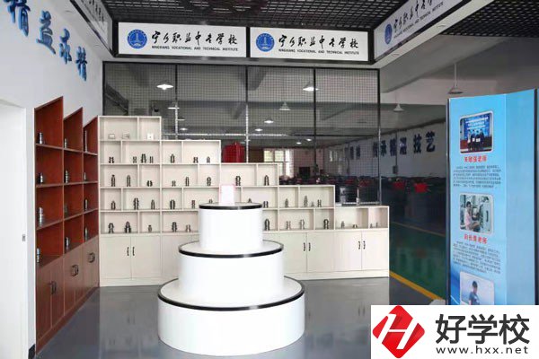 寧鄉(xiāng)縣職業(yè)中專(zhuān)學(xué)校錄取線是多少？學(xué)費(fèi)標(biāo)準(zhǔn)是多少？