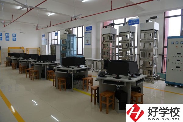 華容縣職業(yè)中專有哪些好的專業(yè)，就業(yè)前景怎么樣？