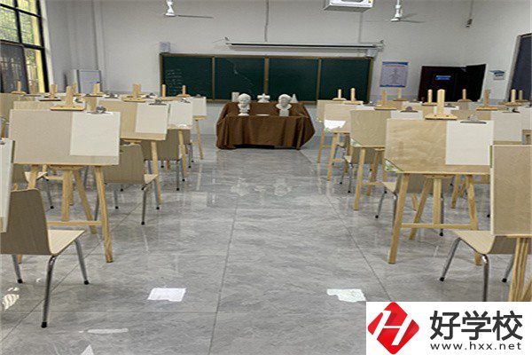 衡陽市鐵路運(yùn)輸職業(yè)學(xué)校學(xué)費(fèi)貴嗎？有哪些特色？