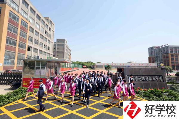 長(zhǎng)沙涉外旅游職業(yè)中專的藝術(shù)設(shè)計(jì)與制作專業(yè)怎么樣？