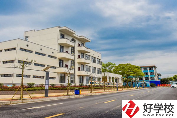 郴州市理工職業(yè)技術(shù)學(xué)校環(huán)境怎么樣，宿舍好不好？