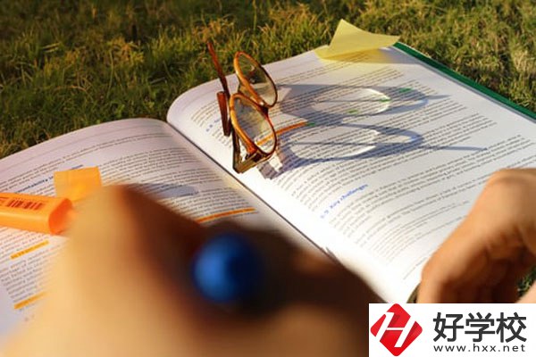 婁底職業(yè)技術(shù)學(xué)院有哪些專業(yè)？學(xué)費(fèi)貴不貴？
