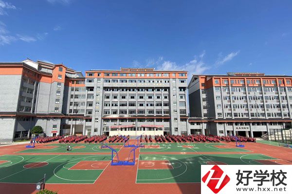 湖南懷化商業(yè)學(xué)校是中專嗎？學(xué)校環(huán)境好不好？